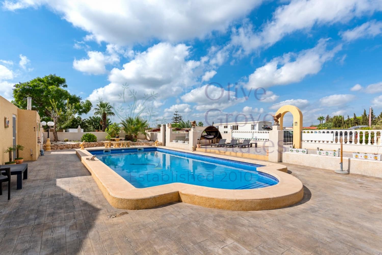 6 soveværelse Finca/Landehus til salg i Los Montesinos med swimmingpool - € 795.000 (Ref: 9417421)