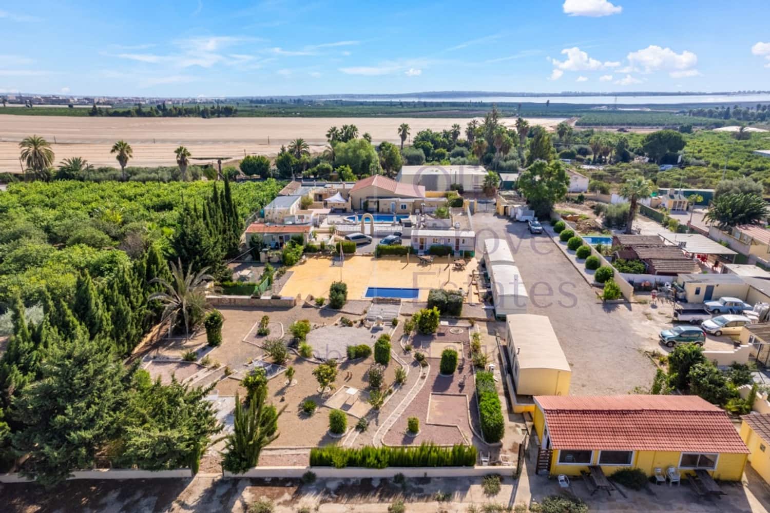 6 soveværelse Finca/Landehus til salg i Los Montesinos med swimmingpool - € 795.000 (Ref: 9417421)