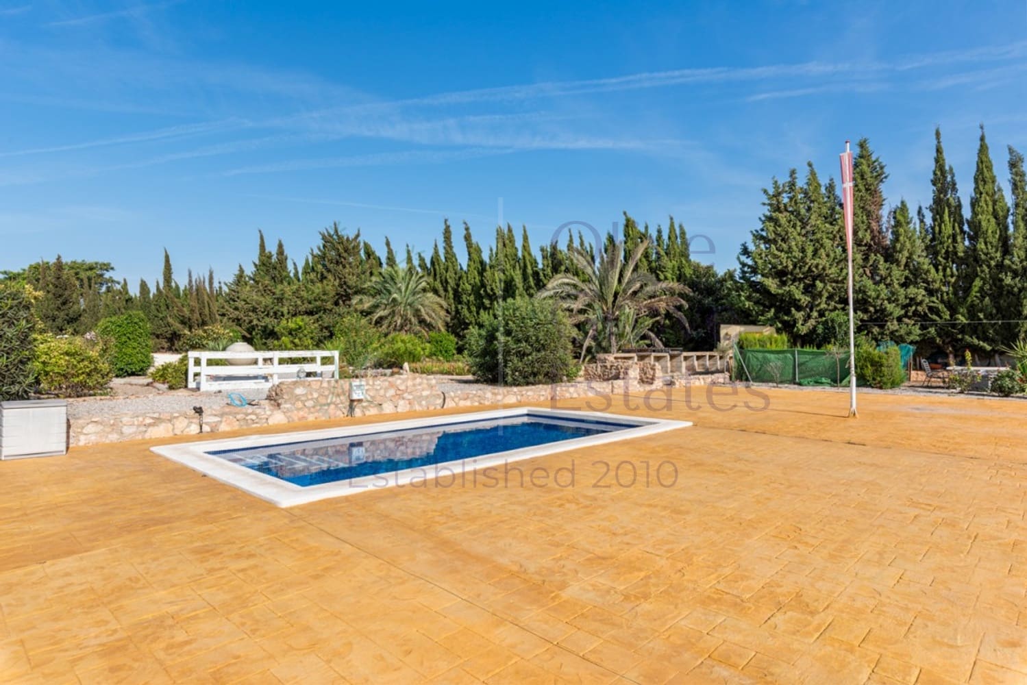6 soveværelse Finca/Landehus til salg i Los Montesinos med swimmingpool - € 795.000 (Ref: 9417421)