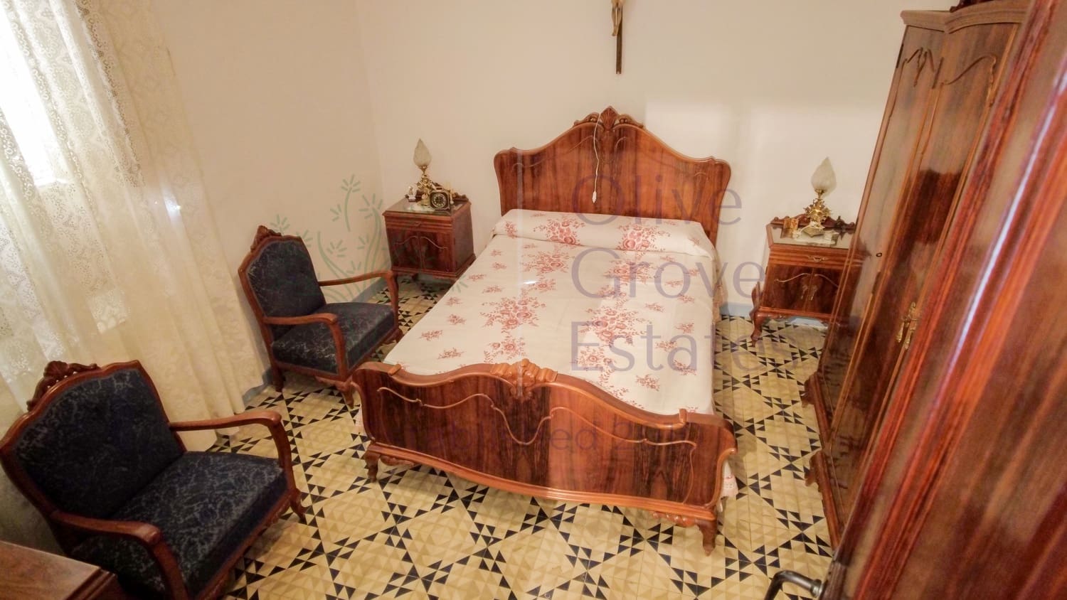 5 bedroom Villa for sale in Canada - € 149,995 (Ref: 9631401)