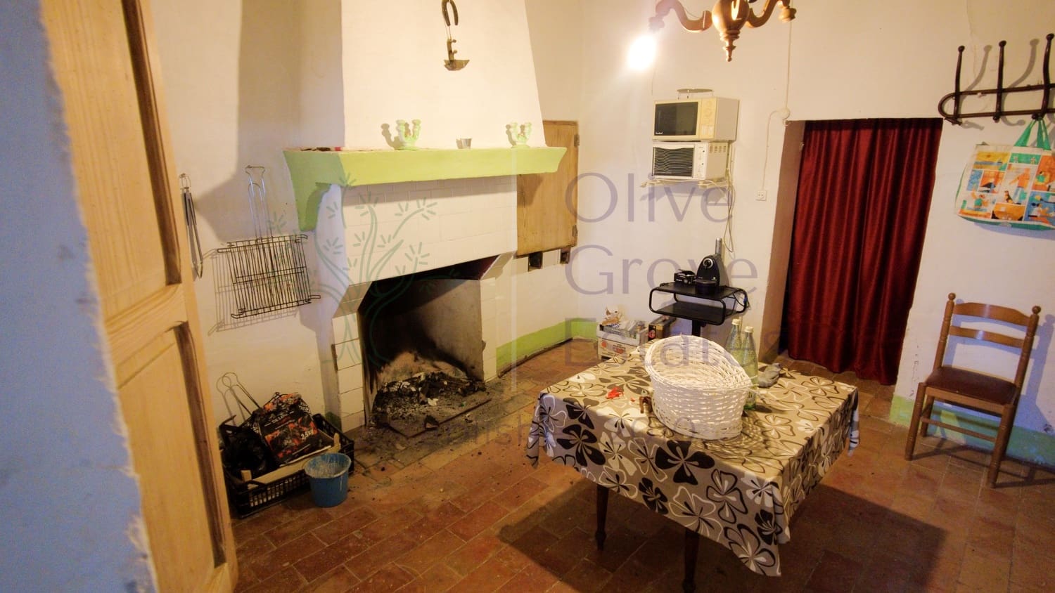 5 bedroom Villa for sale in Canada - € 149,995 (Ref: 9631401)