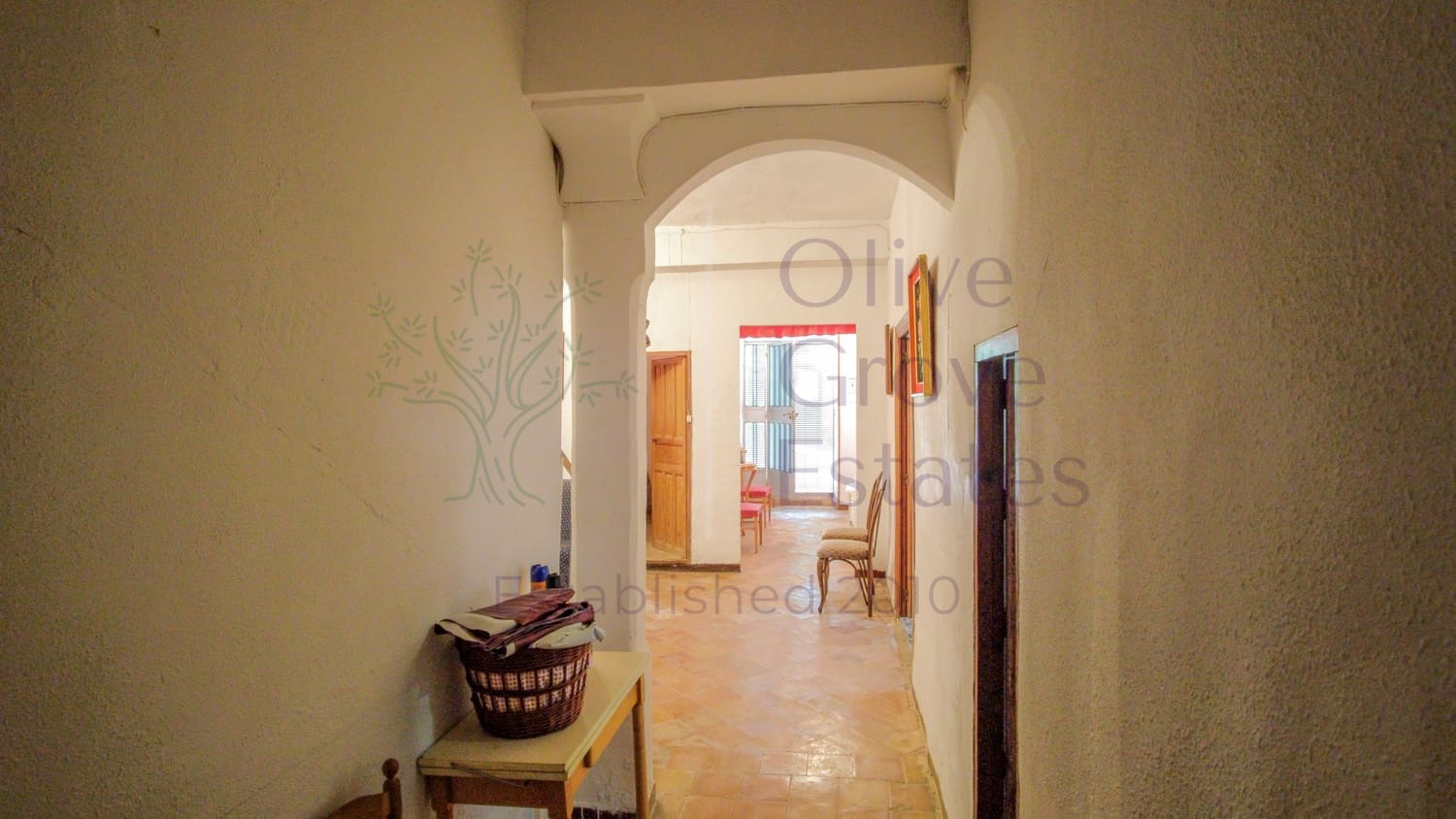 5 bedroom Villa for sale in Canada - € 149,995 (Ref: 9631401)