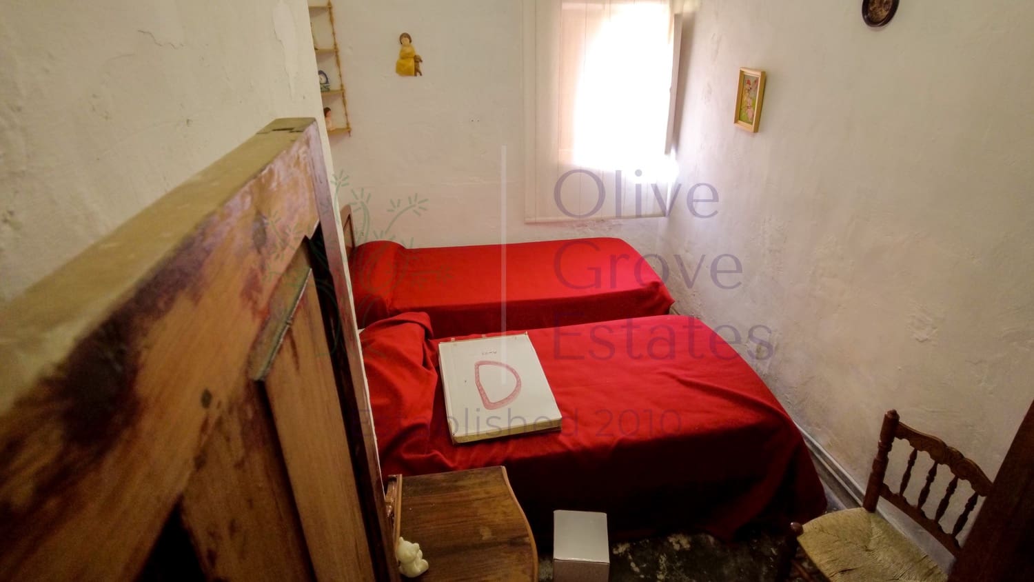 5 bedroom Villa for sale in Canada - € 149,995 (Ref: 9631401)