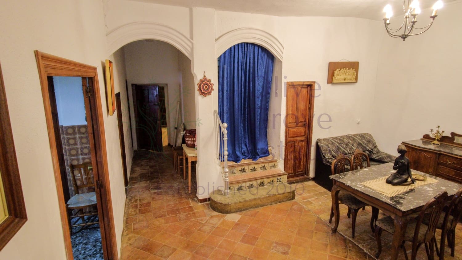 5 bedroom Villa for sale in Canada - € 149,995 (Ref: 9631401)