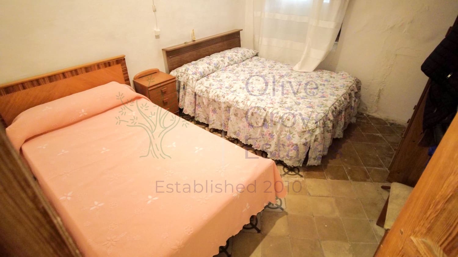 5 bedroom Villa for sale in Canada - € 149,995 (Ref: 9631401)