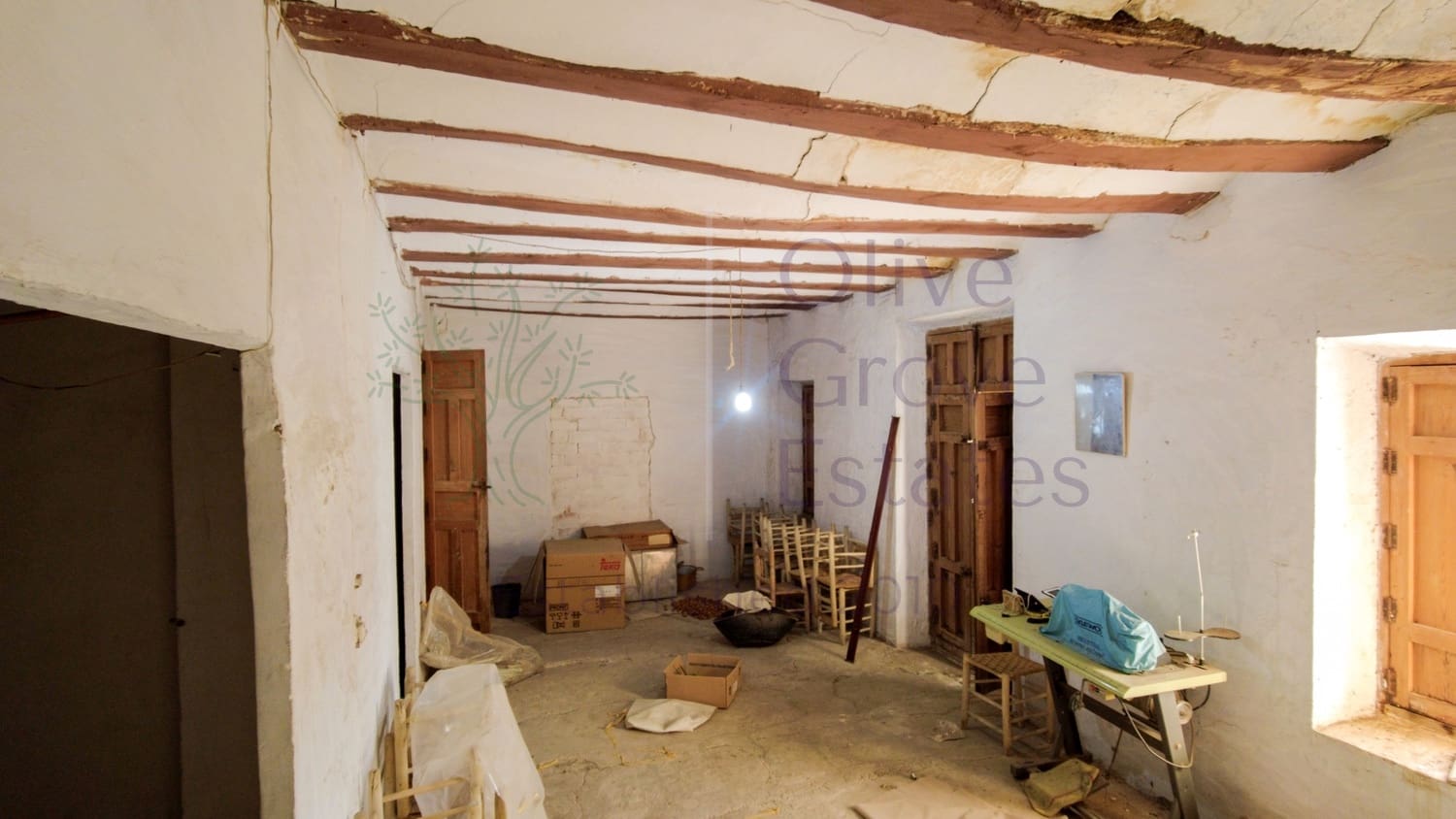 5 bedroom Villa for sale in Canada - € 149,995 (Ref: 9631401)