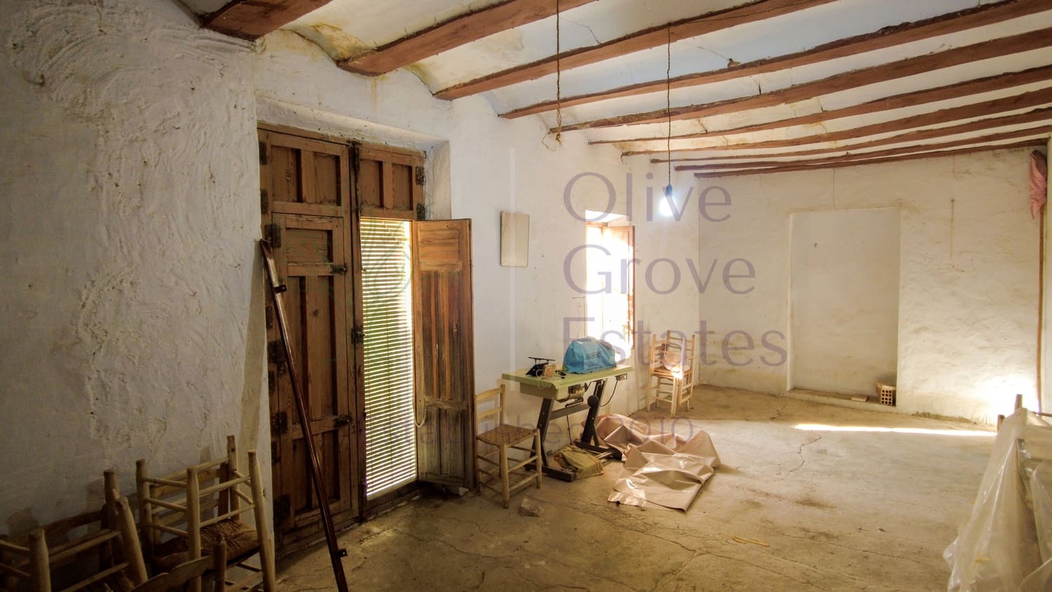 5 bedroom Villa for sale in Canada - € 149,995 (Ref: 9631401)