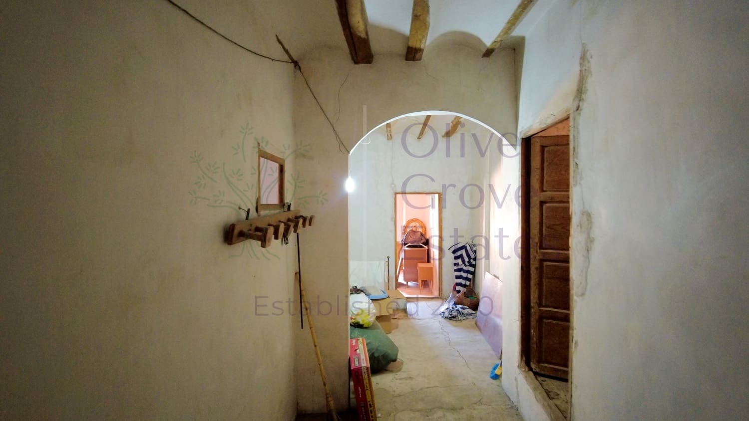 5 bedroom Villa for sale in Canada - € 149,995 (Ref: 9631401)