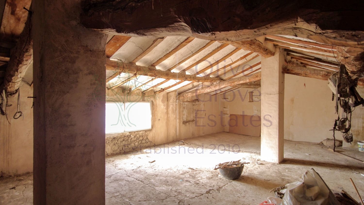 5 bedroom Villa for sale in Canada - € 149,995 (Ref: 9631401)