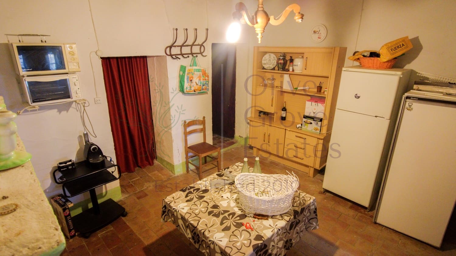 5 bedroom Villa for sale in Canada - € 149,995 (Ref: 9631401)