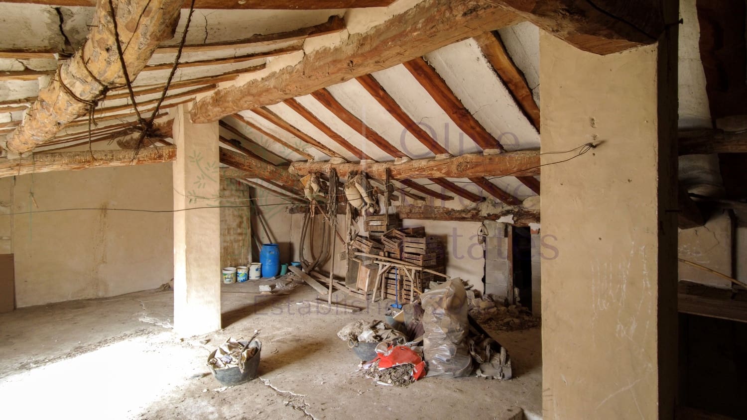 5 bedroom Villa for sale in Canada - € 149,995 (Ref: 9631401)