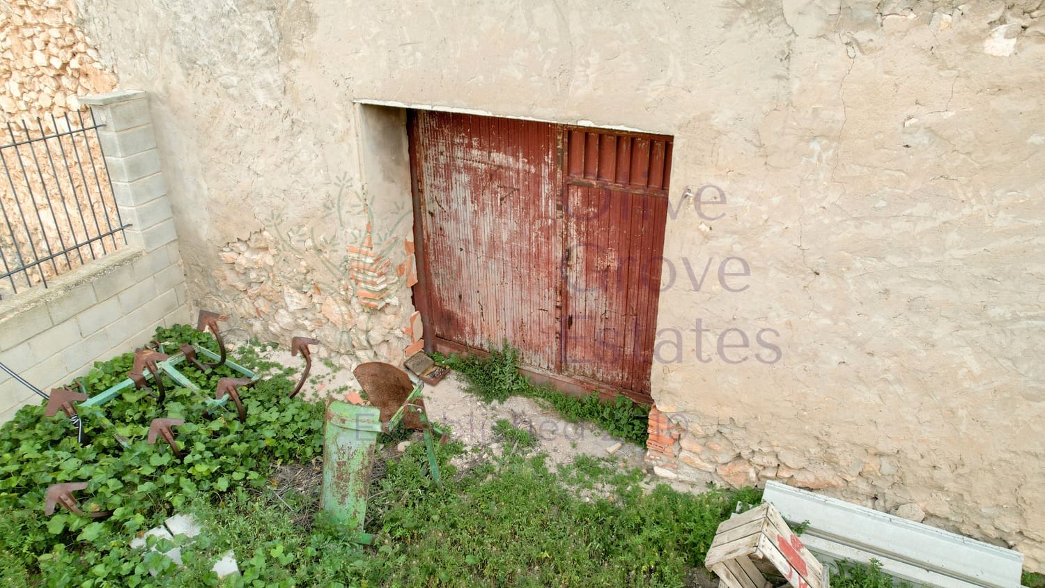 5 bedroom Villa for sale in Canada - € 149,995 (Ref: 9631401)