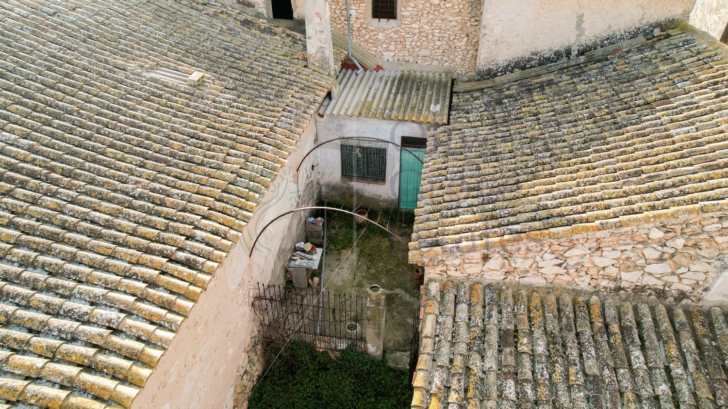 5 bedroom Villa for sale in Canada - € 149,995 (Ref: 9631401)