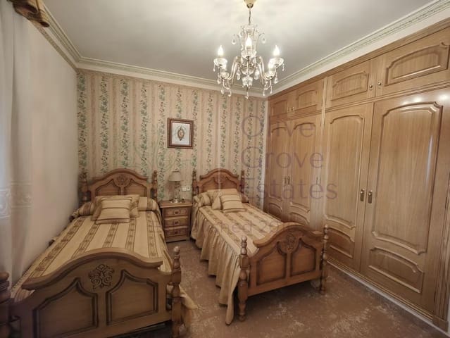 5 quarto Moradia para venda em Banyeres de Mariola com piscina garagem - 479 950 € (Ref: 9632656)