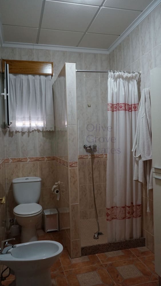 4 bedroom Villa for sale in Caudete - € 209,900 (Ref: 9654309)