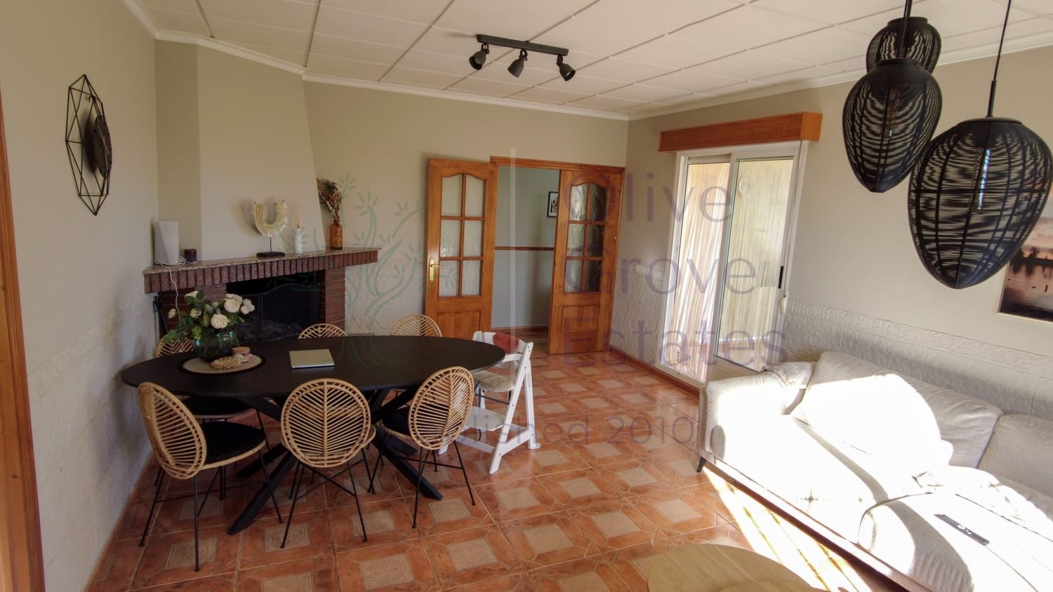 4 bedroom Villa for sale in Caudete - € 209,900 (Ref: 9654309)