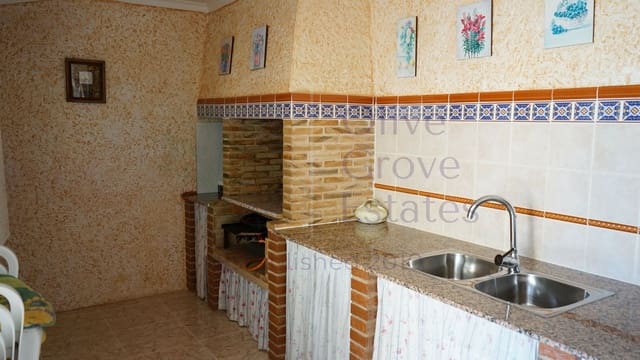 4 bedroom Villa for sale in Caudete - € 209,900 (Ref: 9654309)