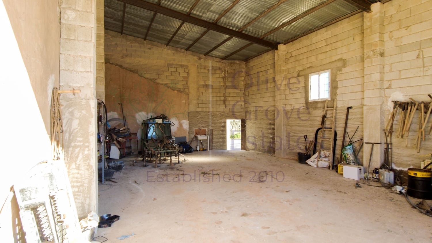 5 bedroom Finca/Country House for sale in Yecla - € 129,995 (Ref: 9715593)