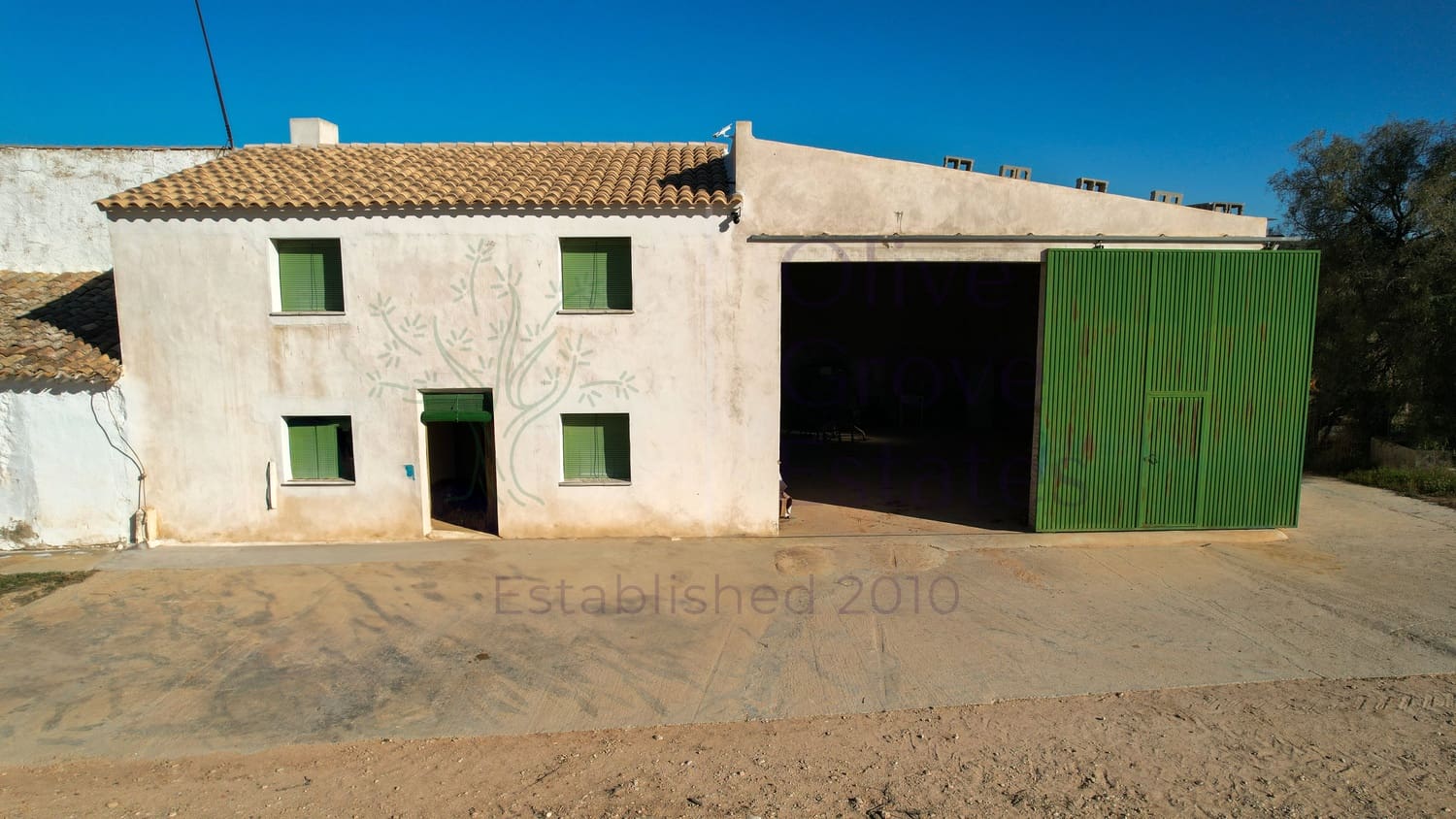 5 bedroom Finca/Country House for sale in Yecla - € 129,995 (Ref: 9715593)