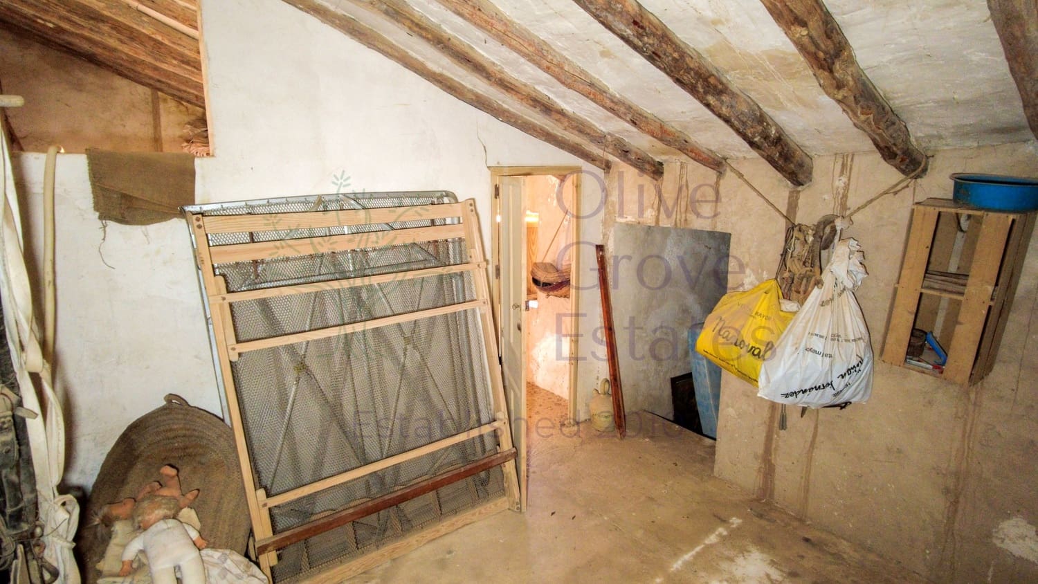 5 bedroom Finca/Country House for sale in Yecla - € 129,995 (Ref: 9715593)