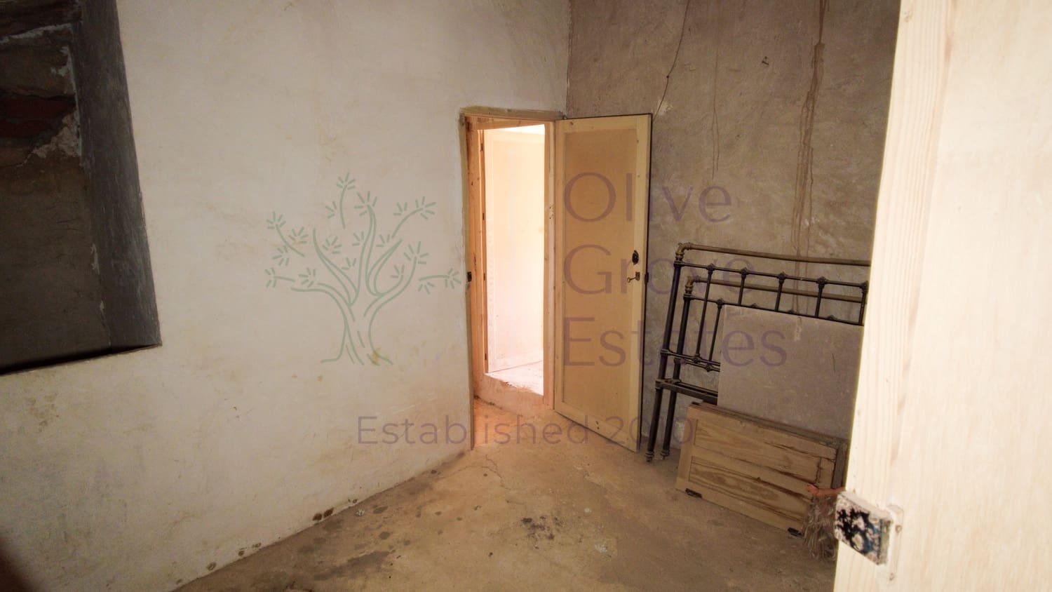 5 bedroom Finca/Country House for sale in Yecla - € 129,995 (Ref: 9715593)
