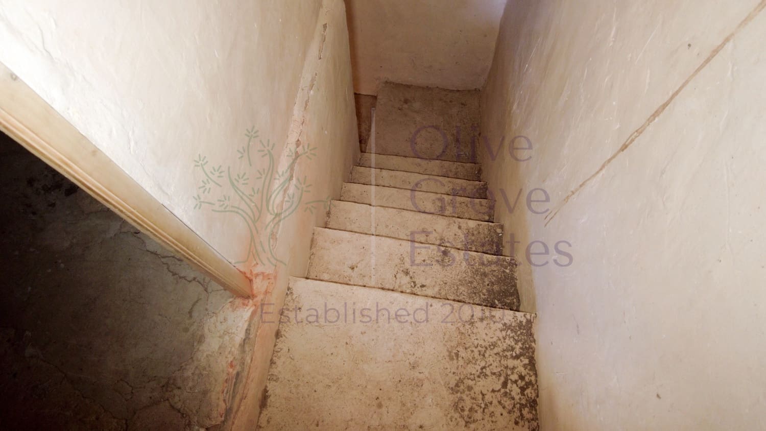 5 bedroom Finca/Country House for sale in Yecla - € 129,995 (Ref: 9715593)
