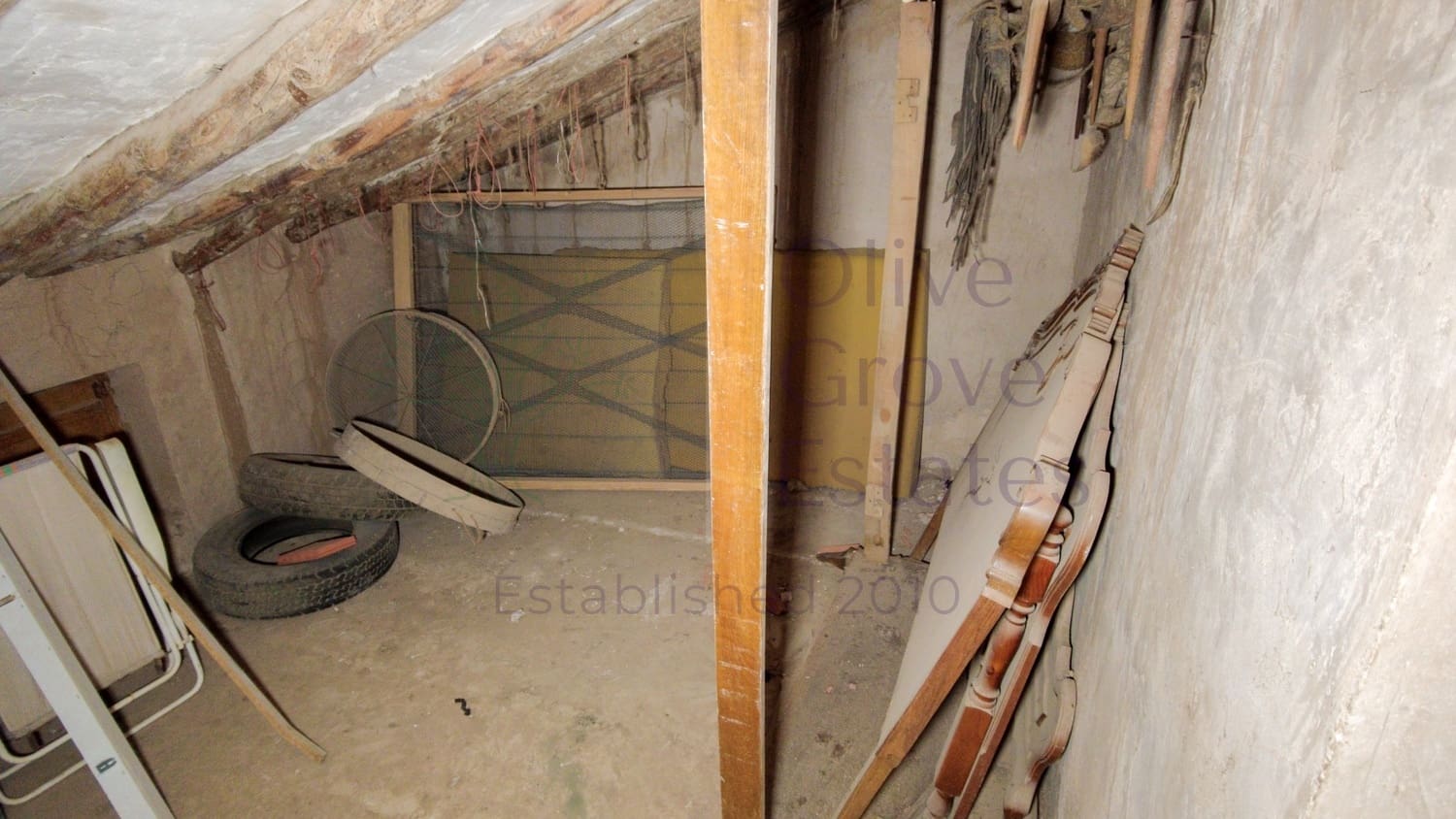 5 bedroom Finca/Country House for sale in Yecla - € 129,995 (Ref: 9715593)