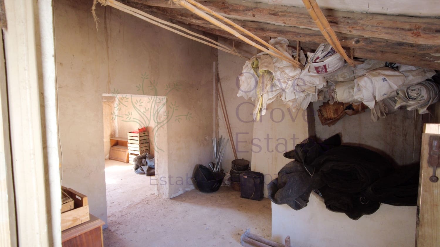 5 bedroom Finca/Country House for sale in Yecla - € 129,995 (Ref: 9715593)