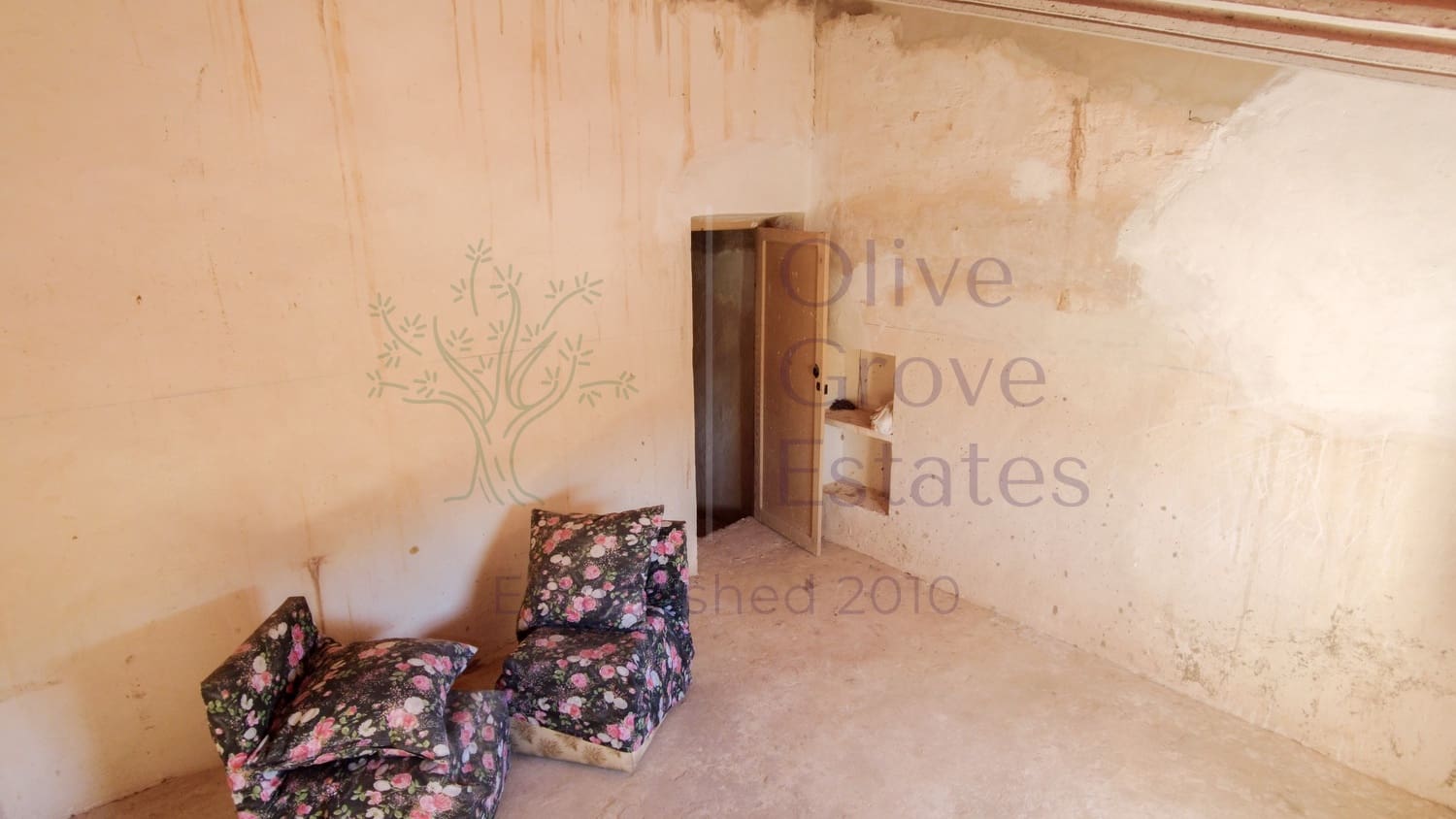 5 bedroom Finca/Country House for sale in Yecla - € 129,995 (Ref: 9715593)