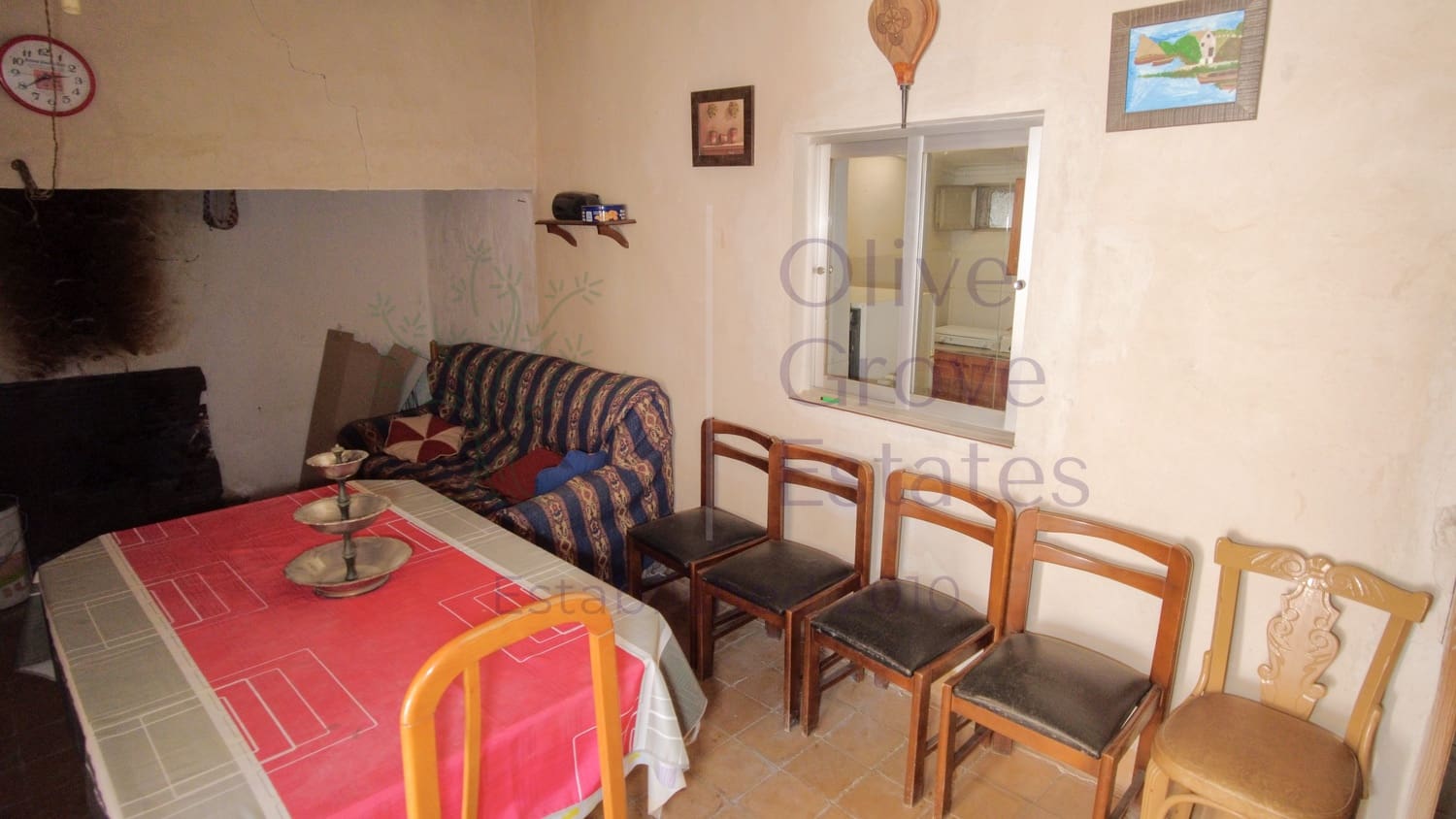 5 bedroom Finca/Country House for sale in Yecla - € 129,995 (Ref: 9715593)