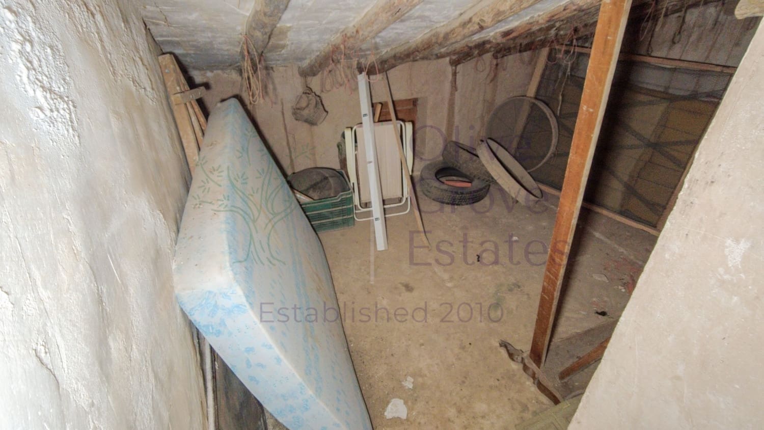 5 bedroom Finca/Country House for sale in Yecla - € 129,995 (Ref: 9715593)