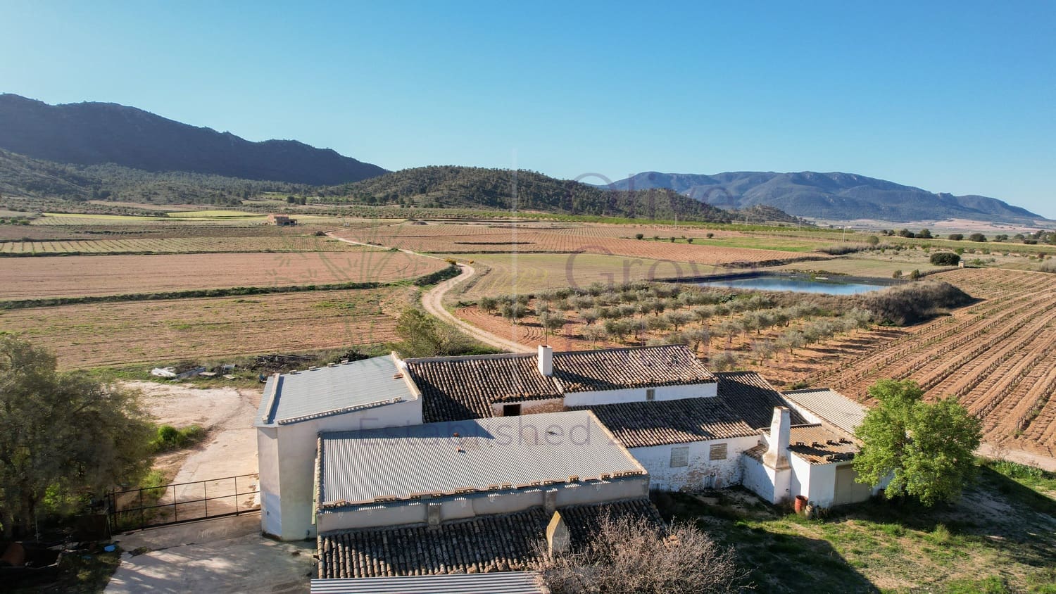 5 bedroom Finca/Country House for sale in Yecla - € 129,995 (Ref: 9715593)