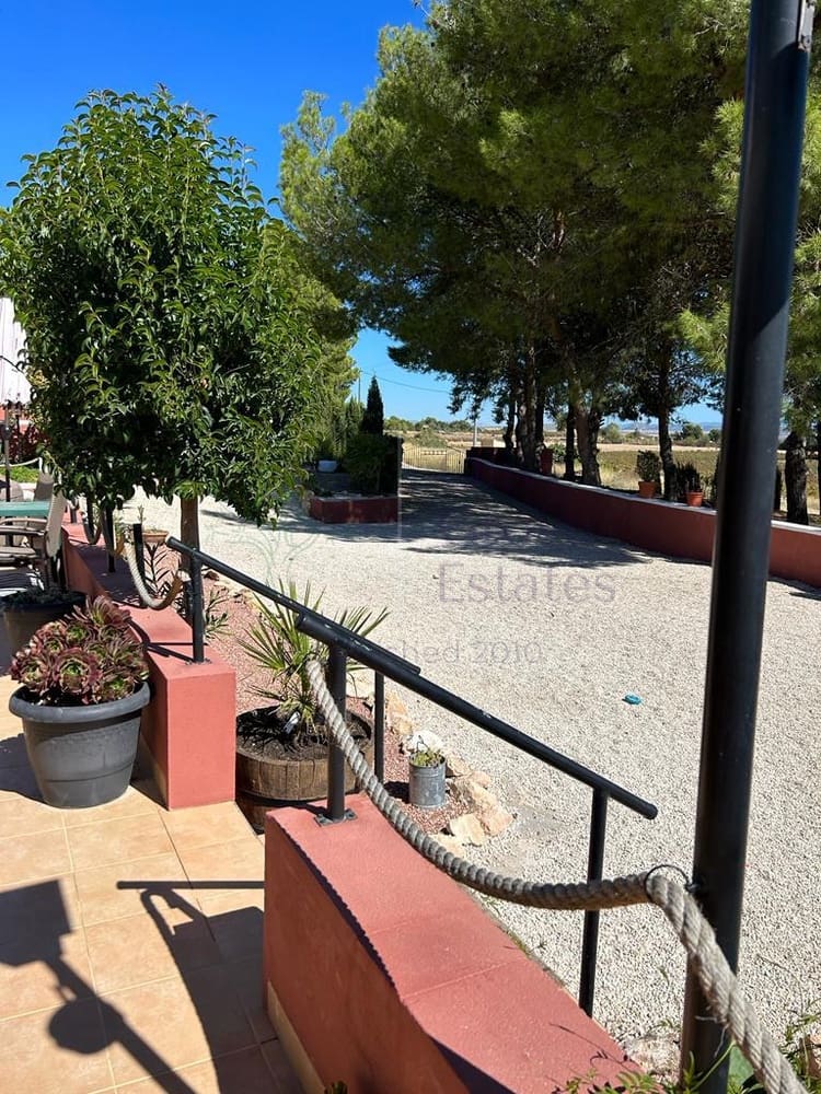 4 soveværelse Villa til salg i Yecla med swimmingpool garage - € 159.995 (Ref: 9733378)