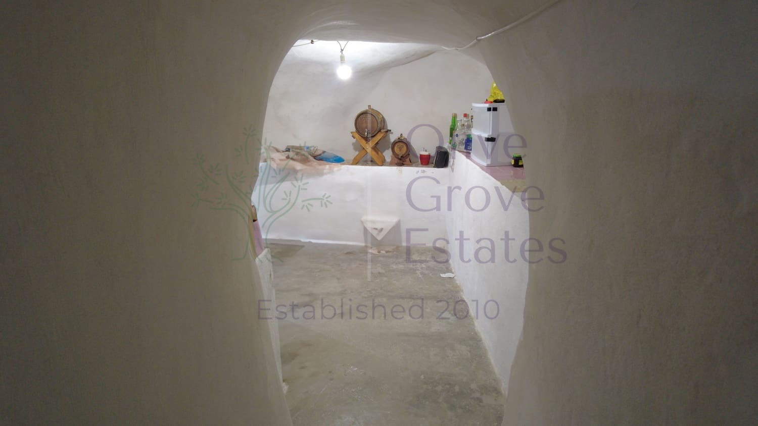 8 bedroom Townhouse for sale in Caudete with garage - € 153,000 (Ref: 9769938)