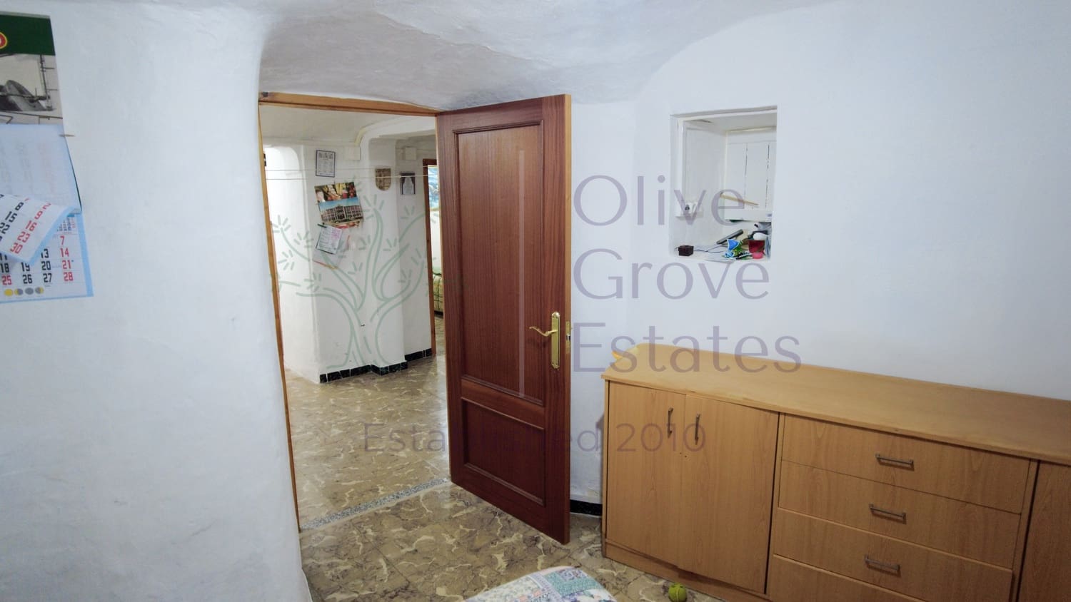 8 bedroom Townhouse for sale in Caudete with garage - € 153,000 (Ref: 9769938)