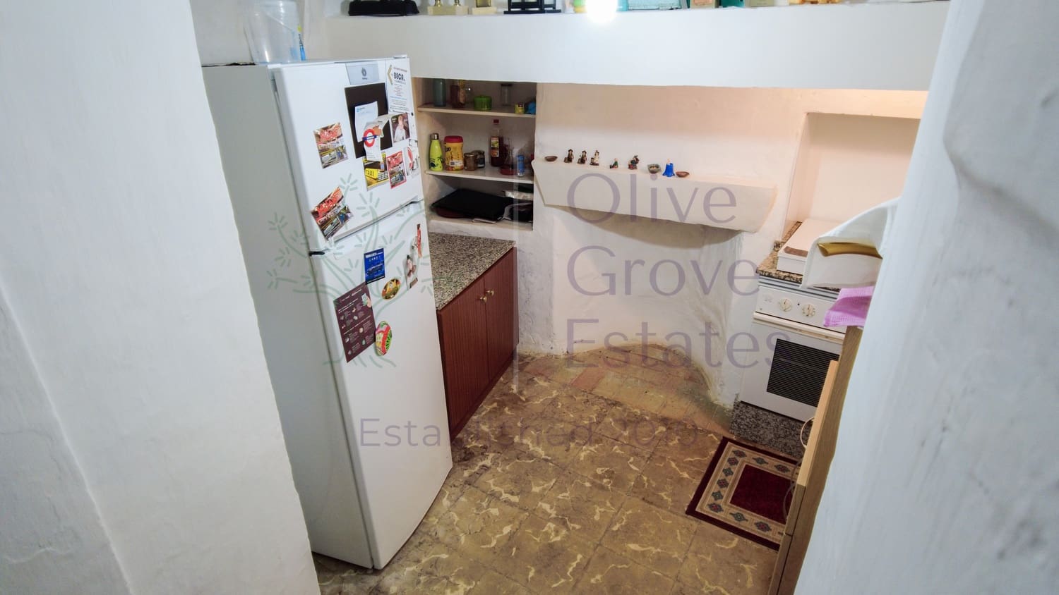 8 bedroom Townhouse for sale in Caudete with garage - € 153,000 (Ref: 9769938)