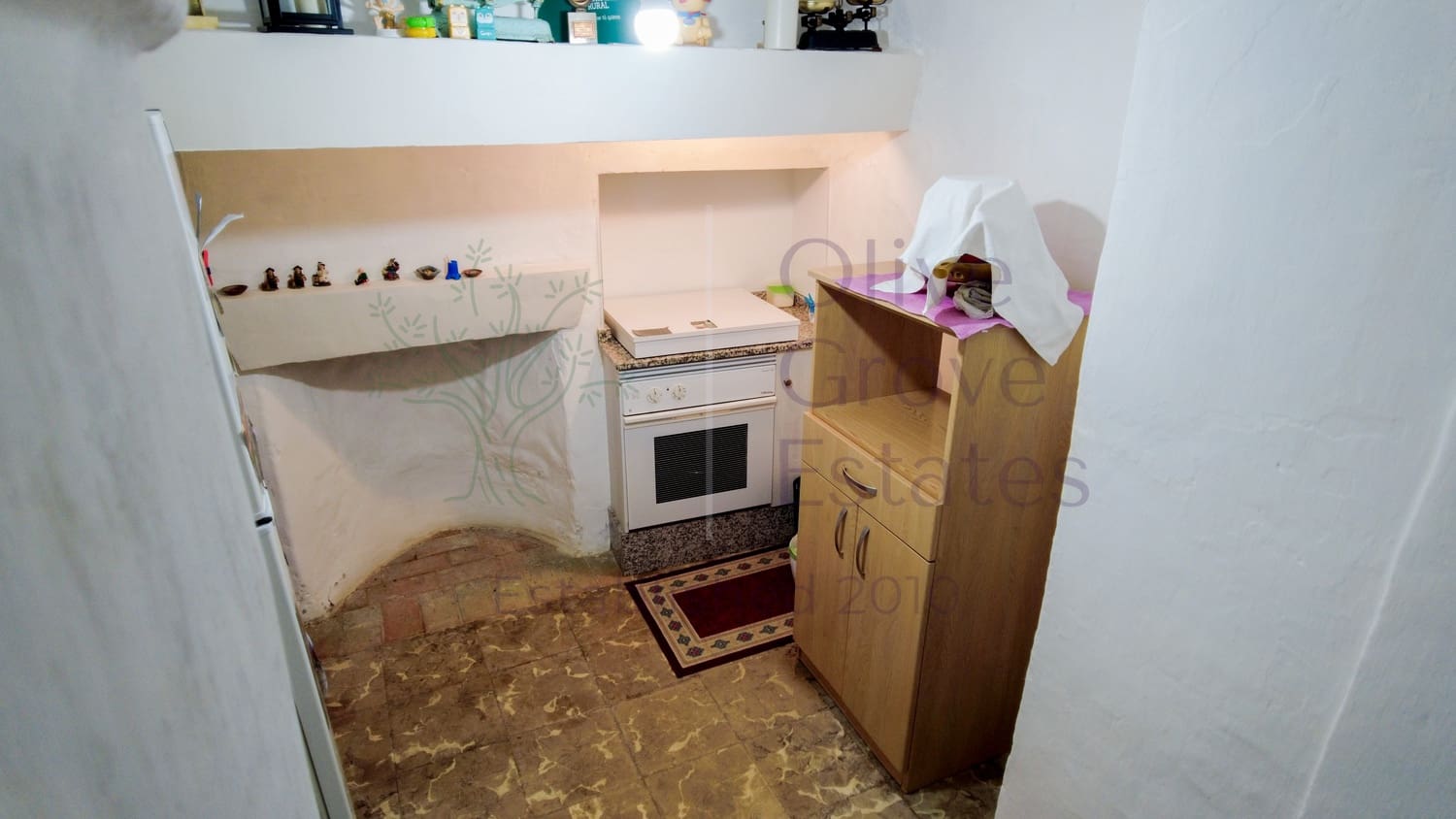 8 bedroom Townhouse for sale in Caudete with garage - € 153,000 (Ref: 9769938)