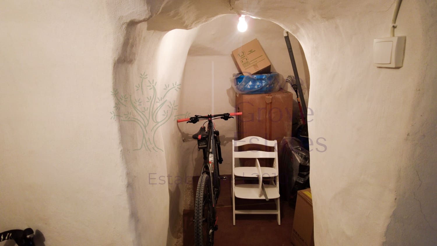 8 bedroom Townhouse for sale in Caudete with garage - € 153,000 (Ref: 9769938)