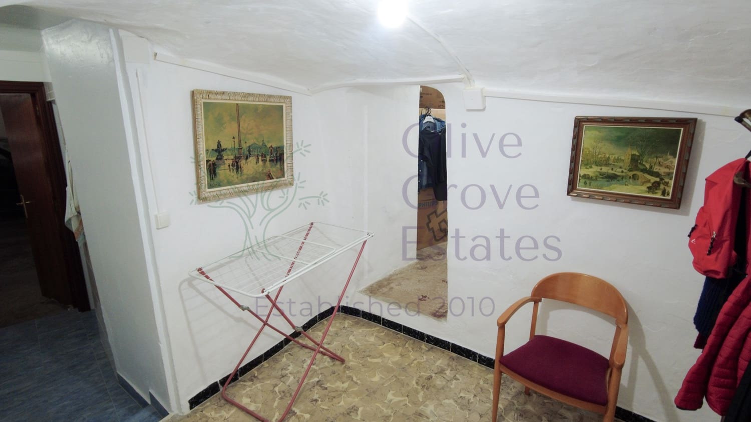 8 bedroom Townhouse for sale in Caudete with garage - € 153,000 (Ref: 9769938)