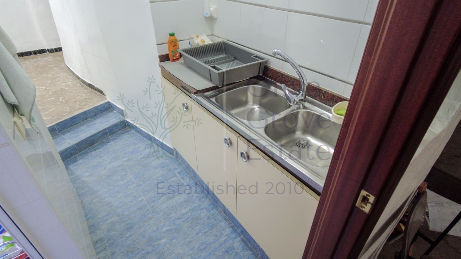 8 bedroom Townhouse for sale in Caudete with garage - € 153,000 (Ref: 9769938)