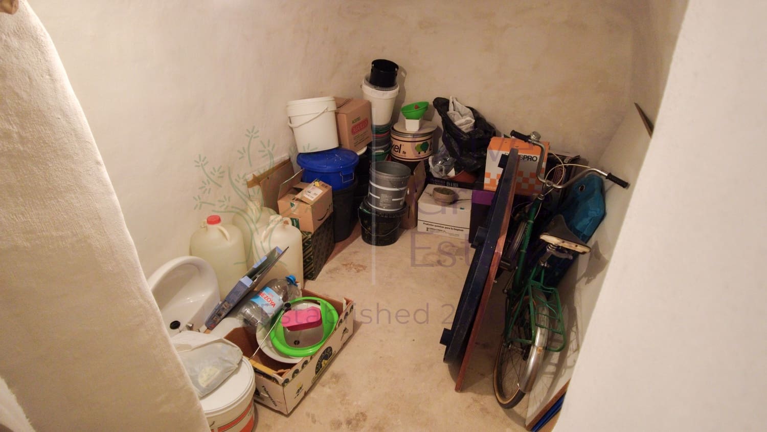 8 bedroom Townhouse for sale in Caudete with garage - € 153,000 (Ref: 9769938)