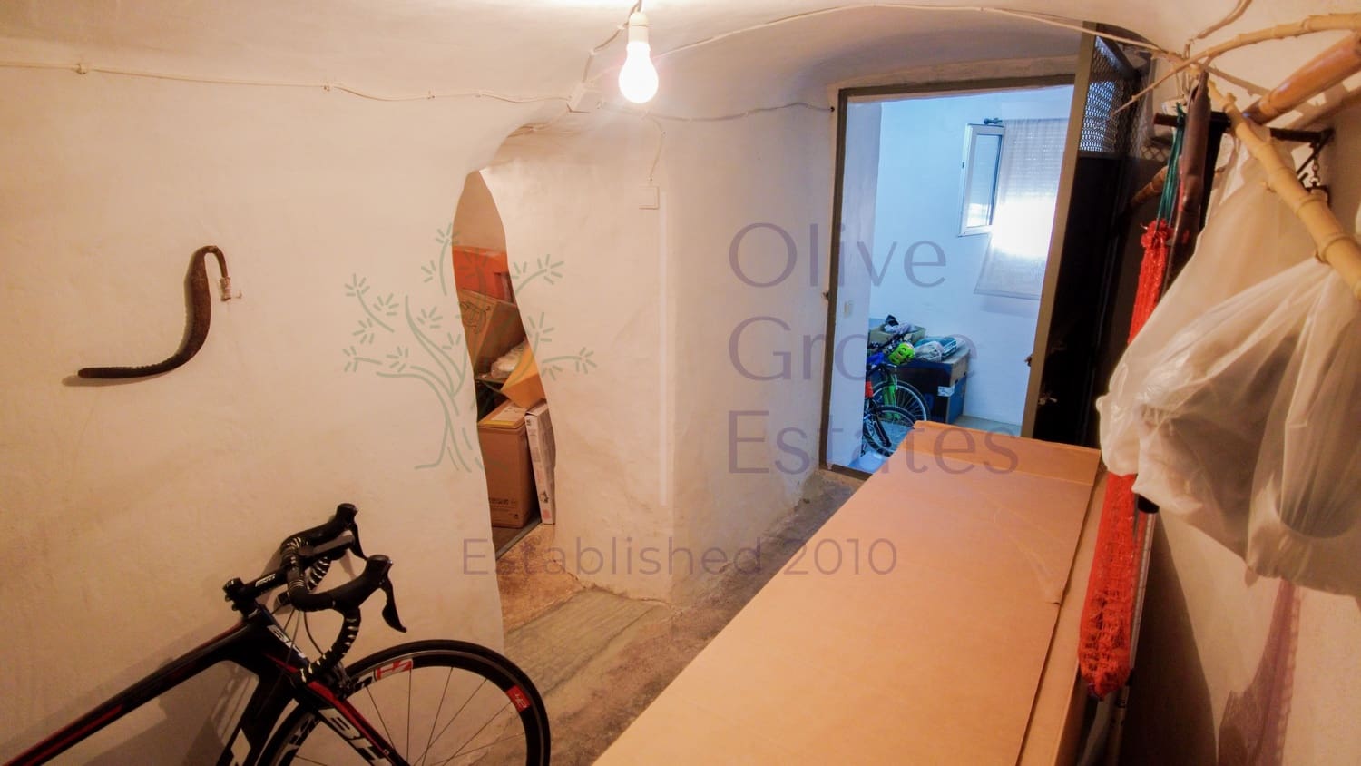 8 bedroom Townhouse for sale in Caudete with garage - € 153,000 (Ref: 9769938)