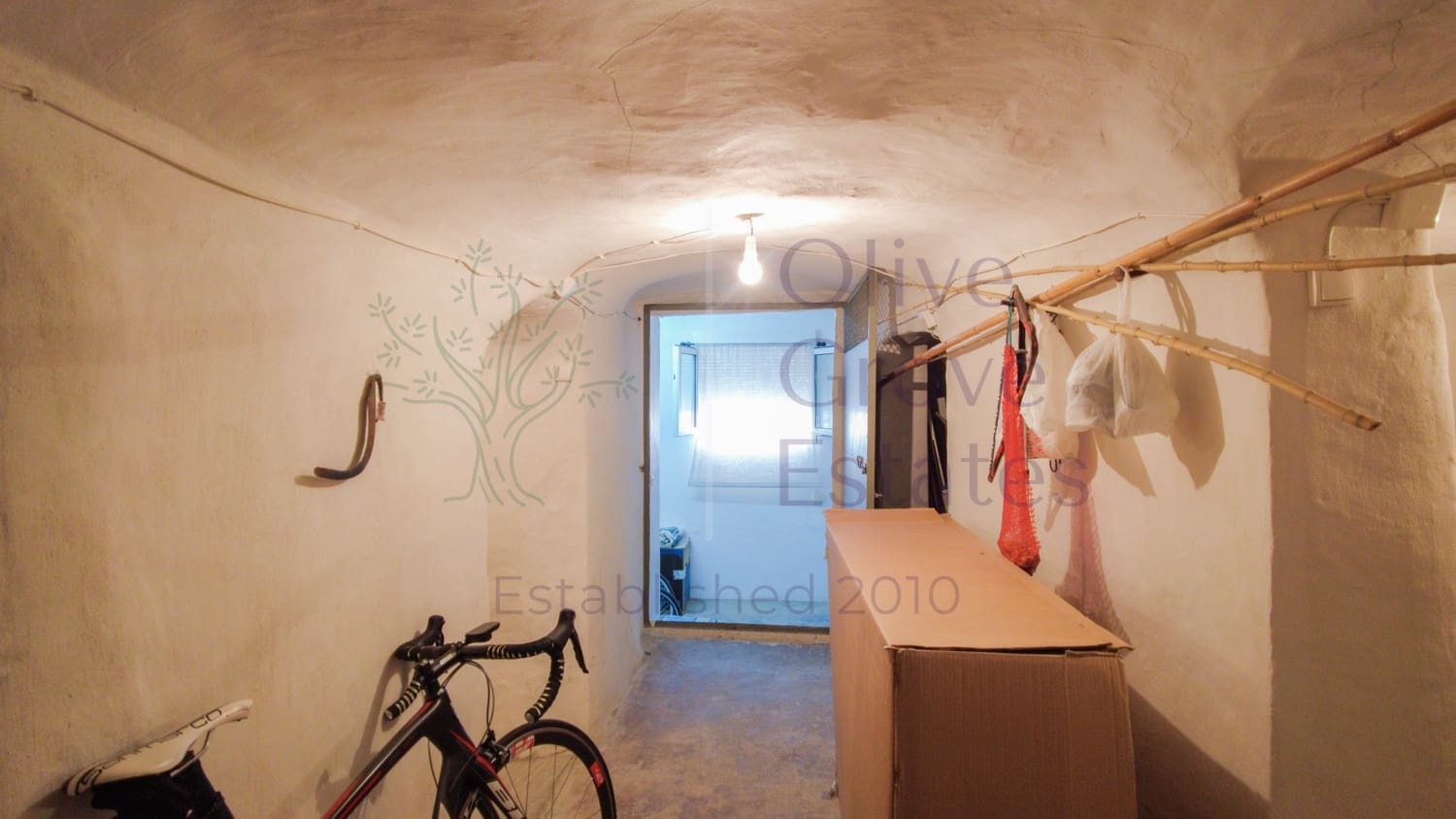 8 bedroom Townhouse for sale in Caudete with garage - € 153,000 (Ref: 9769938)