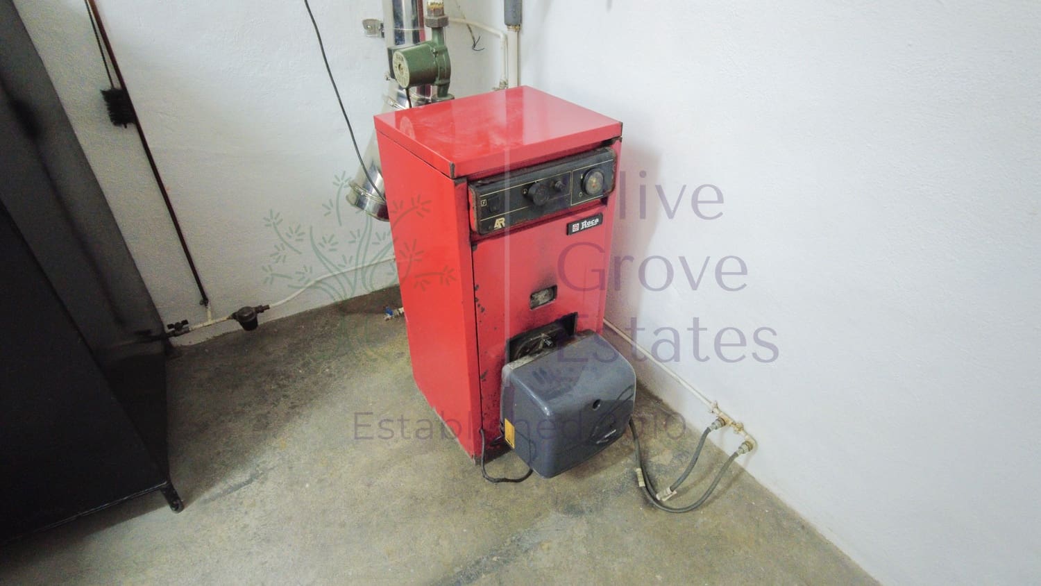 8 bedroom Townhouse for sale in Caudete with garage - € 153,000 (Ref: 9769938)