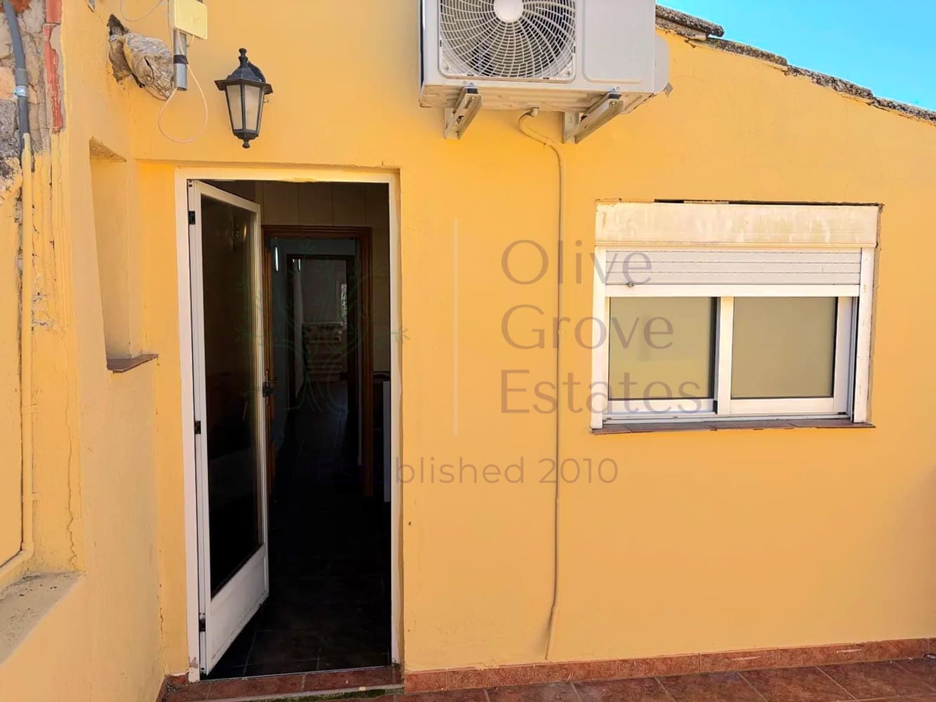 4 bedroom Villa for sale in Villena - € 115,000 (Ref: 9783864)