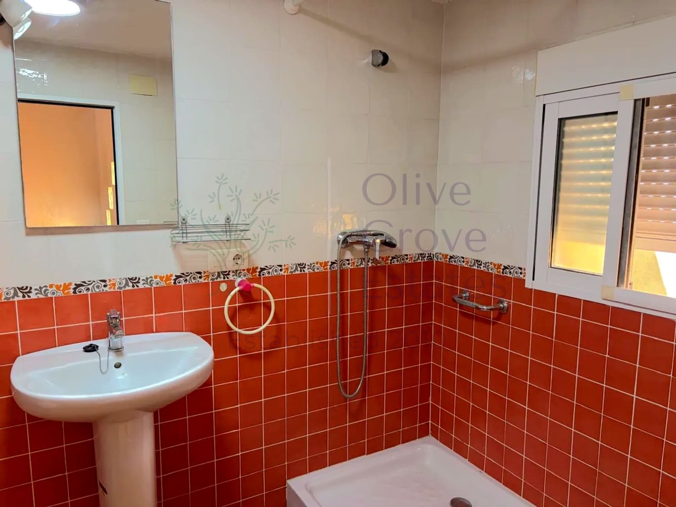 4 bedroom Villa for sale in Villena - € 115,000 (Ref: 9783864)