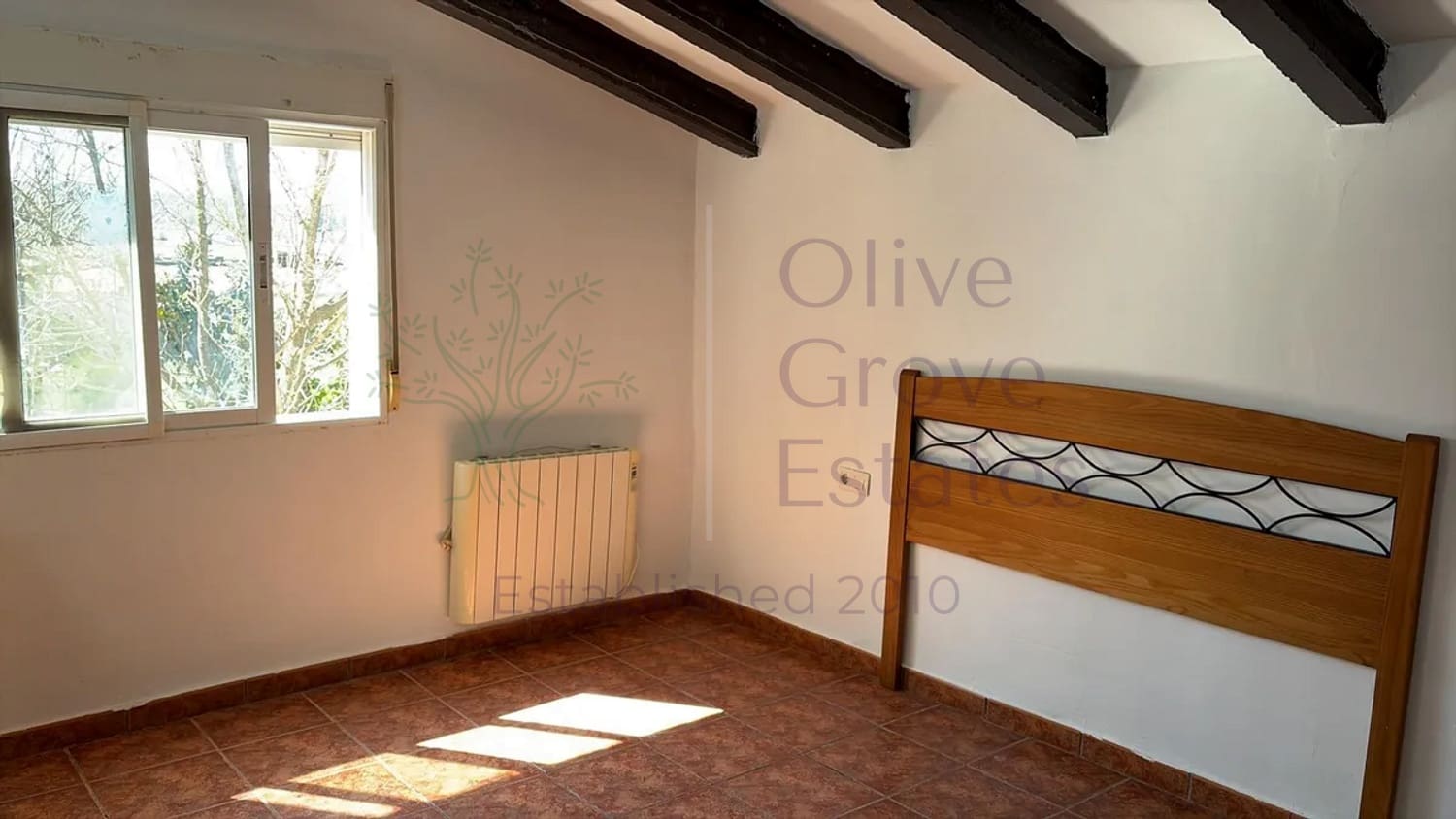 4 bedroom Villa for sale in Villena - € 115,000 (Ref: 9783864)