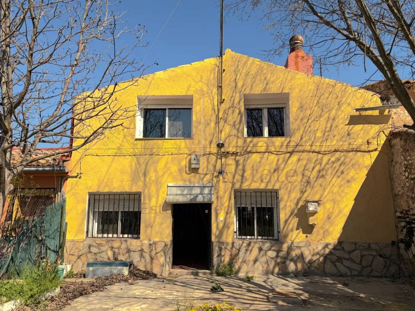 4 bedroom Villa for sale in Villena - € 115,000 (Ref: 9783864)