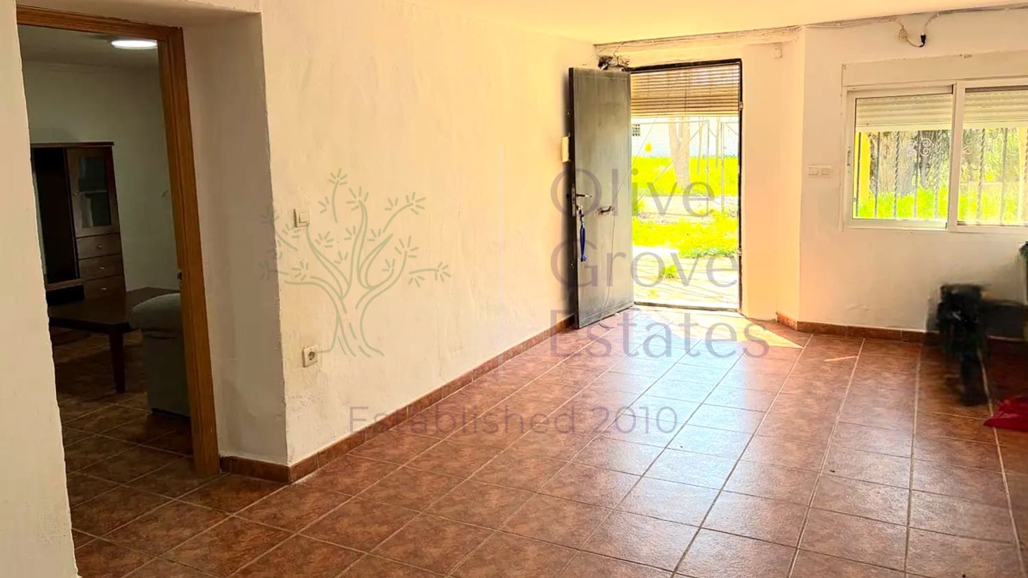 4 bedroom Villa for sale in Villena - € 115,000 (Ref: 9783864)