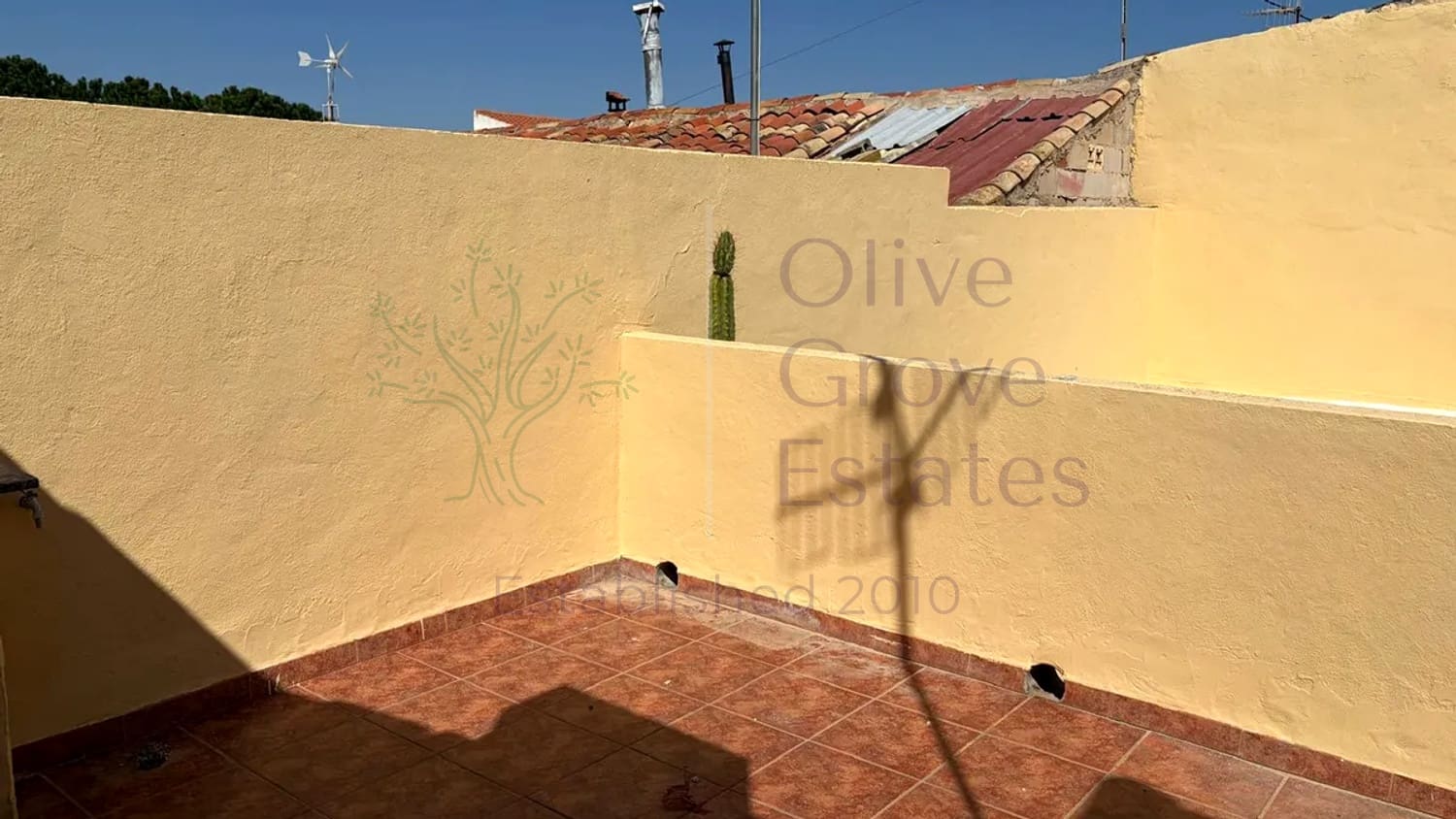 4 bedroom Villa for sale in Villena - € 115,000 (Ref: 9783864)